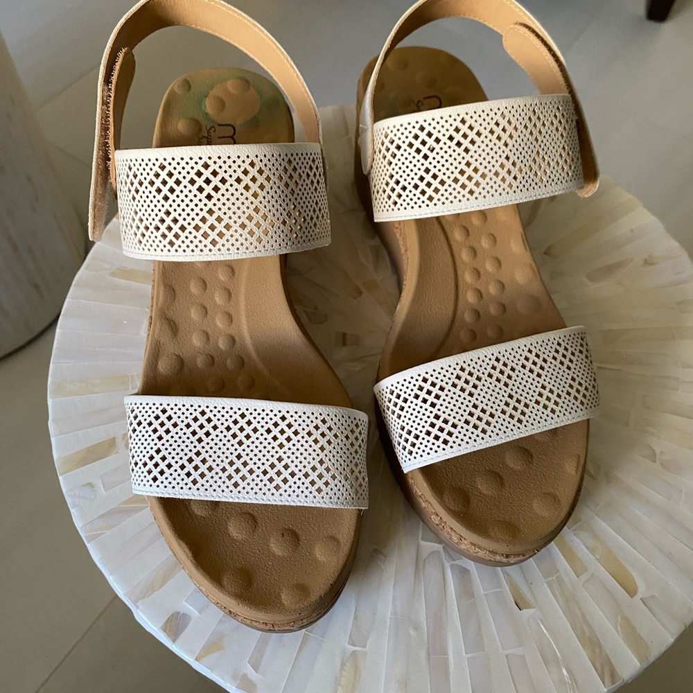 Women's White Sandals 8.5